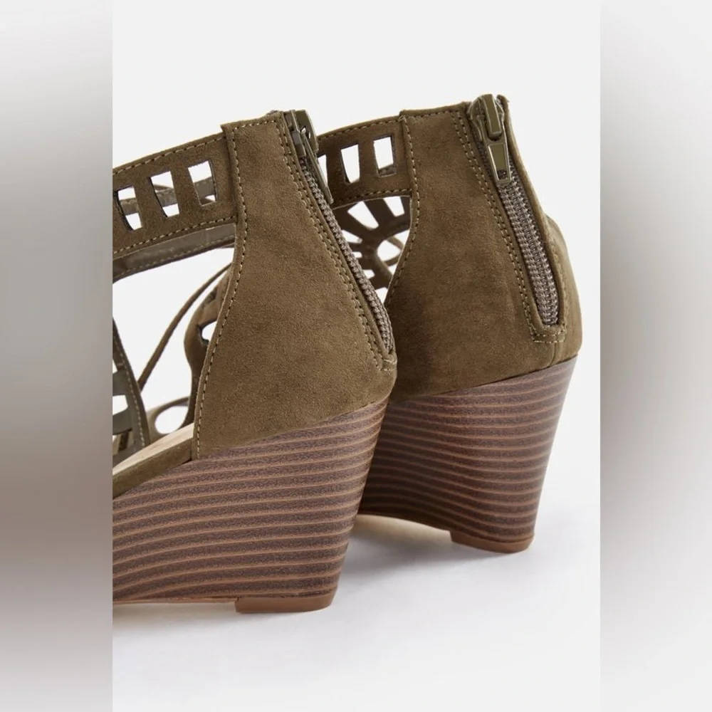 JustFab Deanna Olive Green Cutout Peep Toe Wedge Sandals Size 8.5